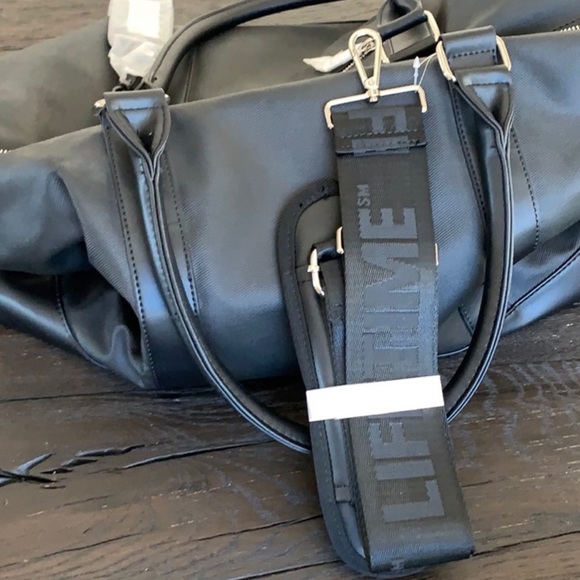 SOLD xx NEW Lifetime Fitness Gym Duffle - Picture 4 of 7